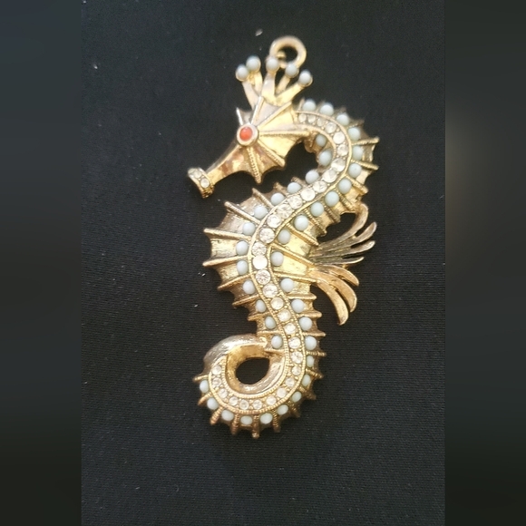 Vintage Hattie Carnegie Figural Seahorse Goldtone Statement Pendant Rare - Picture 4 of 6